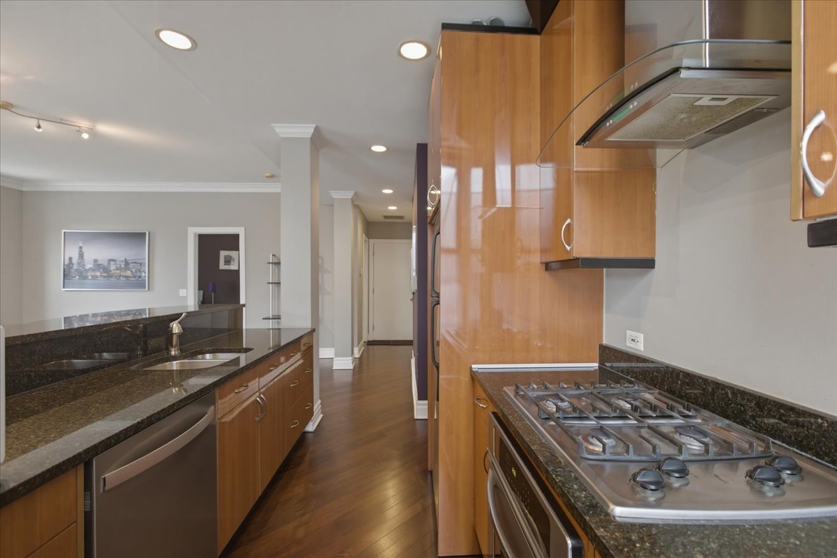 36 S ASHLAND Avenue 202