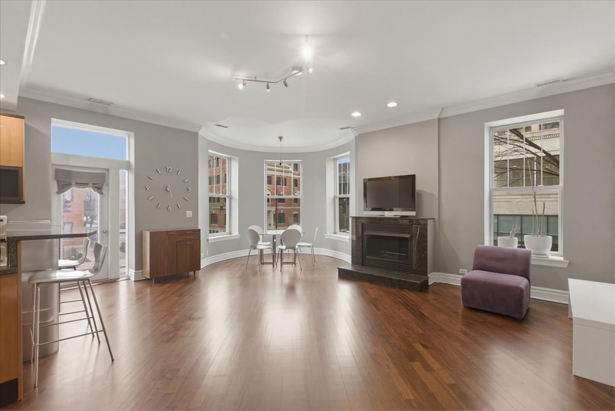 36 S ASHLAND Avenue 202