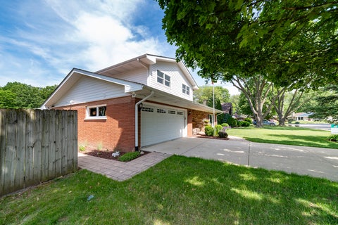 Tiny photo for 314 April Court, North Aurora, IL 60542 (MLS # 12659186)