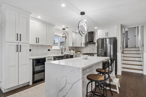 Tiny photo for 571 Byrd Road, Riverside, IL 60546 (MLS # 12594549)