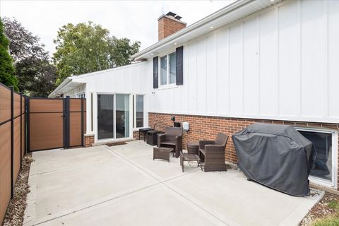 Tiny photo for 571 Byrd Road, Riverside, IL 60546 (MLS # 12594549)