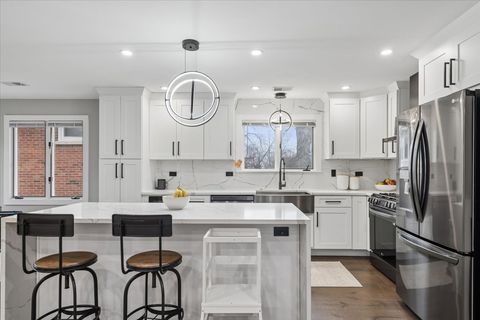 Tiny photo for 571 Byrd Road, Riverside, IL 60546 (MLS # 12594549)