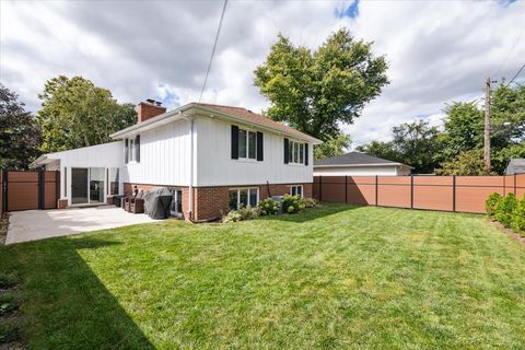 Tiny photo for 571 Byrd Road, Riverside, IL 60546 (MLS # 12594549)