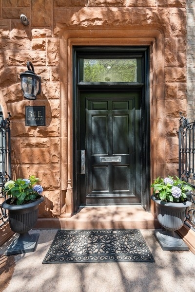 34 E BELLEVUE Place