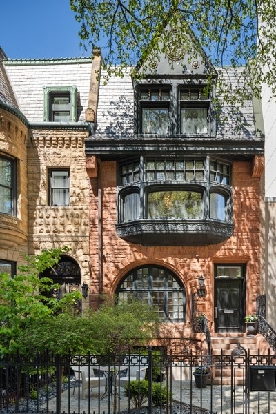 View Chicago, IL 60611 house