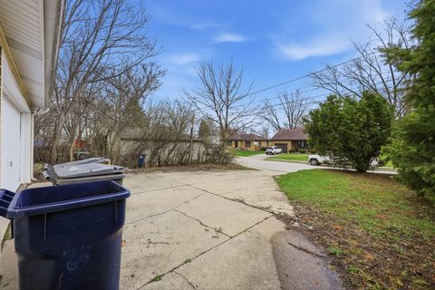 Tiny photo for 835 Oak Street, Elgin, IL 60123 (MLS # 12613007)
