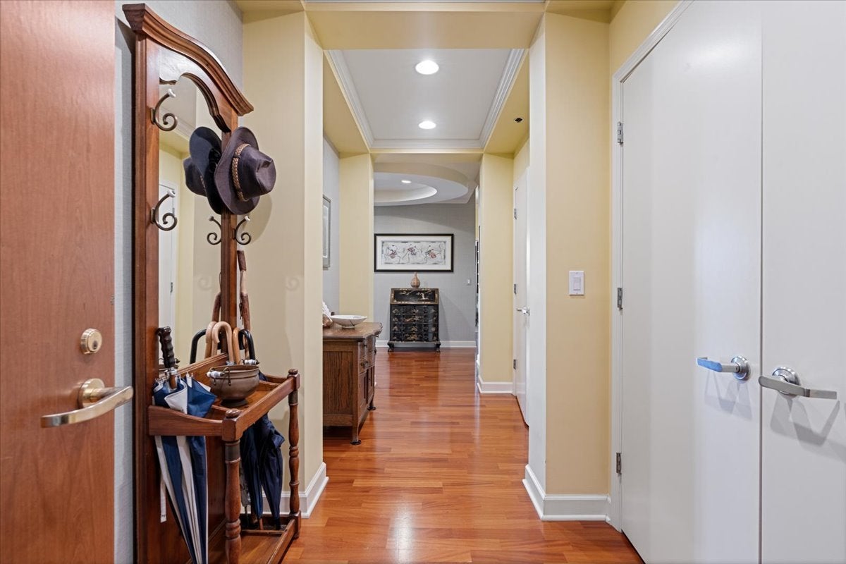1335 S Prairie Avenue 906