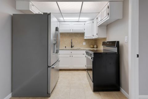 Tiny photo for 2900 Maple Avenue #17E, Downers Grove, IL 60515 (MLS # 12440471)