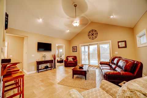 Tiny photo for 558 E Martin Avenue, Watseka, IL 60970 (MLS # 12535082)