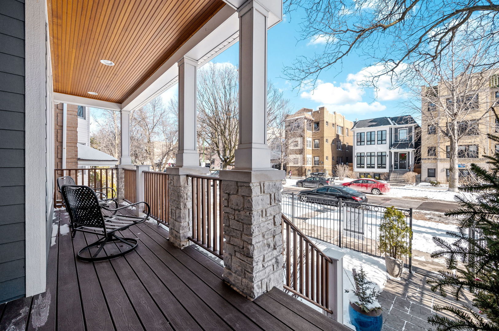 4740 N Hermitage Avenue