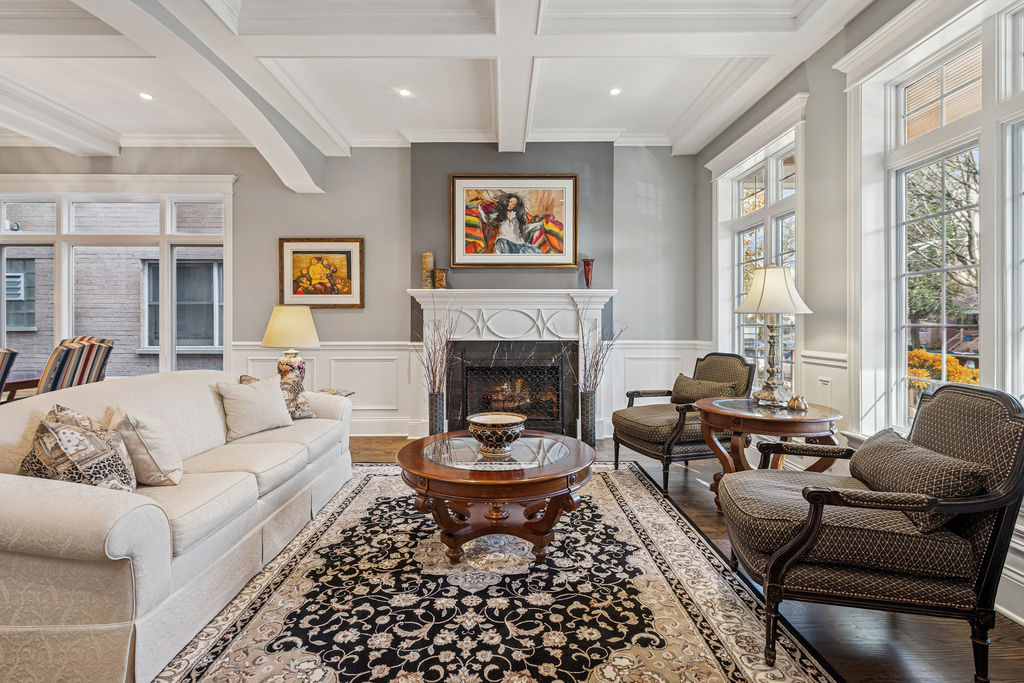 4740 N Hermitage Avenue