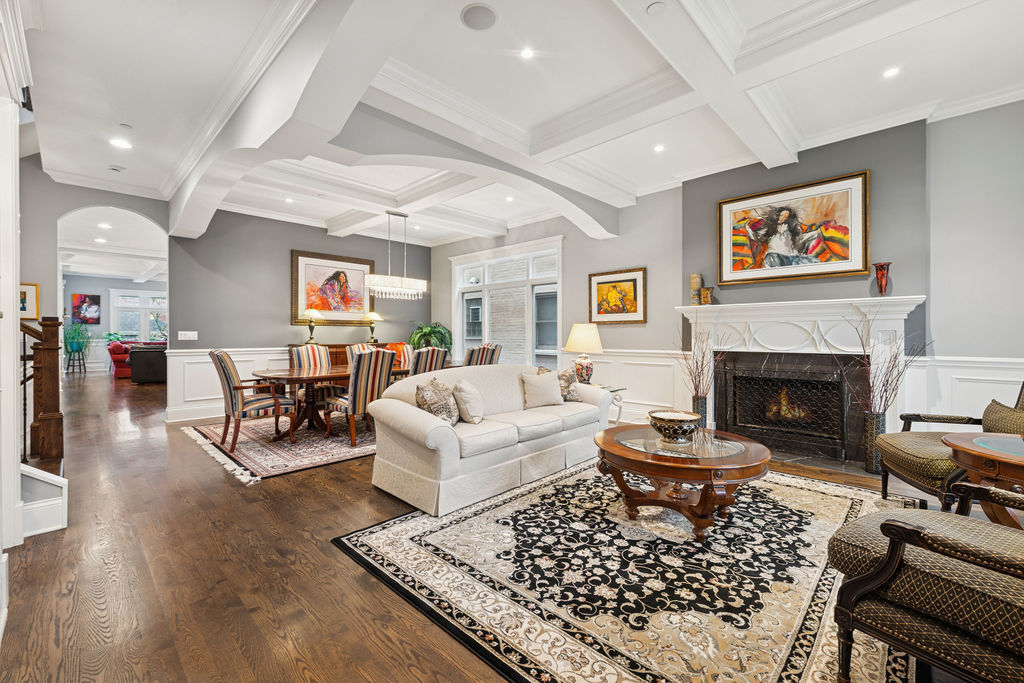 4740 N Hermitage Avenue