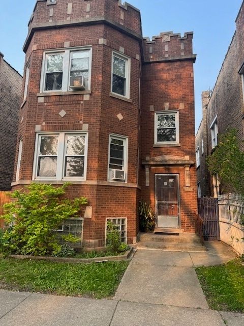 5829 N Washtenaw Avenue Chicago IL 60659
