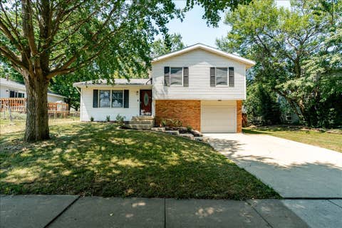 Photo of 1216 N Hershey Road, Bloomington, IL 61704 (MLS # 12721696)