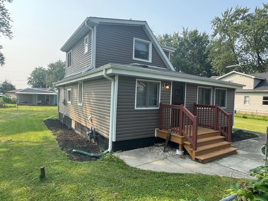 Photo for 39224 N Willow Avenue, Antioch, IL 60002 (MLS # 12507598)