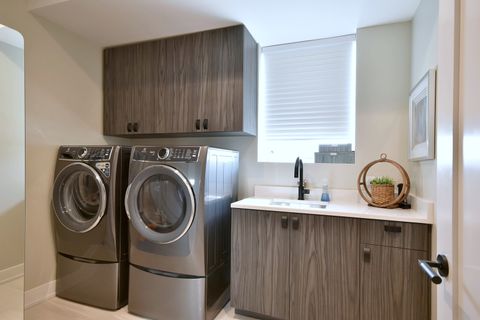 Tiny photo for 262 N Addison Avenue, Elmhurst, IL 60126 (MLS # 12469814)