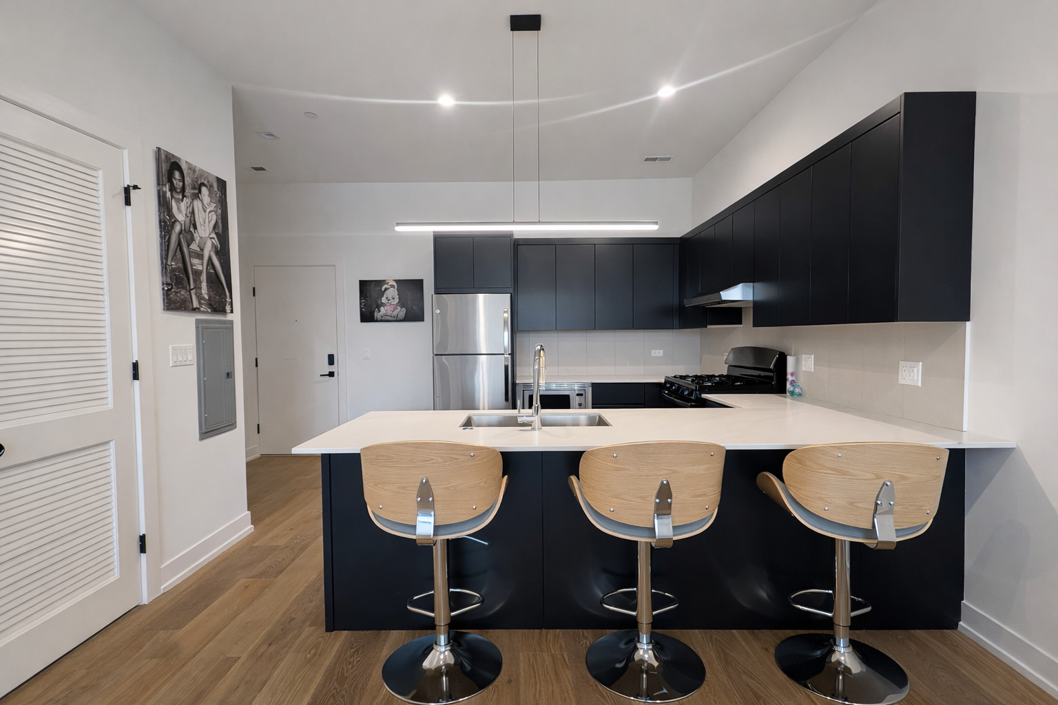 4513 N CLARK Street 503