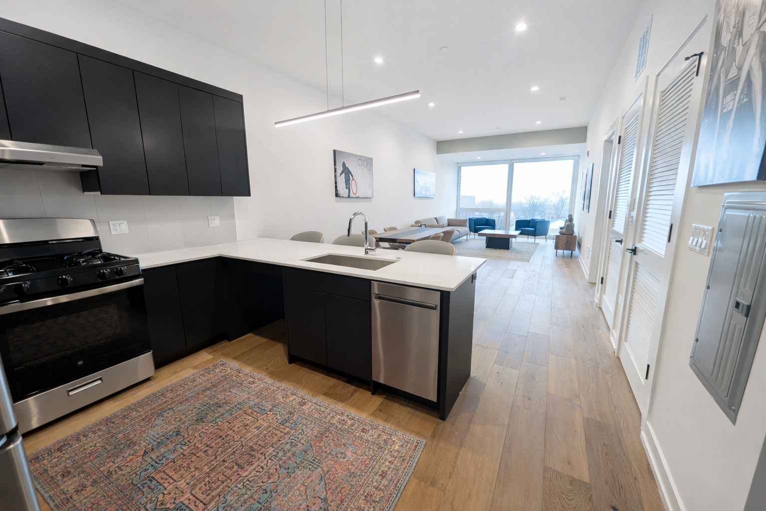 4513 N CLARK Street 503