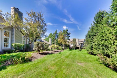 Tiny photo for 2063 Norwich Court #2063, Glenview, IL 60026 (MLS # 12737802)