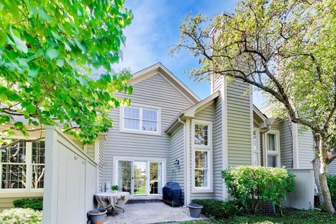 Tiny photo for 2063 Norwich Court #2063, Glenview, IL 60026 (MLS # 12737802)