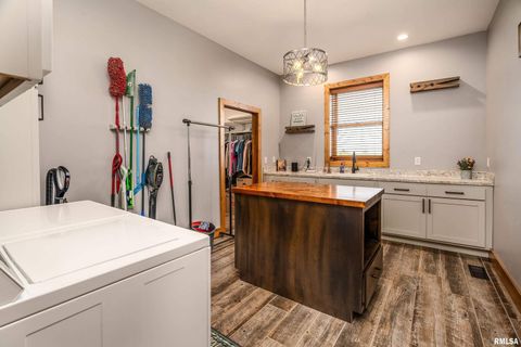 Tiny photo for 1651 Sneed Road, Carbondale, IL 62902 (MLS # EB460352)