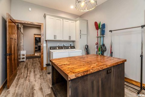 Tiny photo for 1651 Sneed Road, Carbondale, IL 62902 (MLS # EB460352)