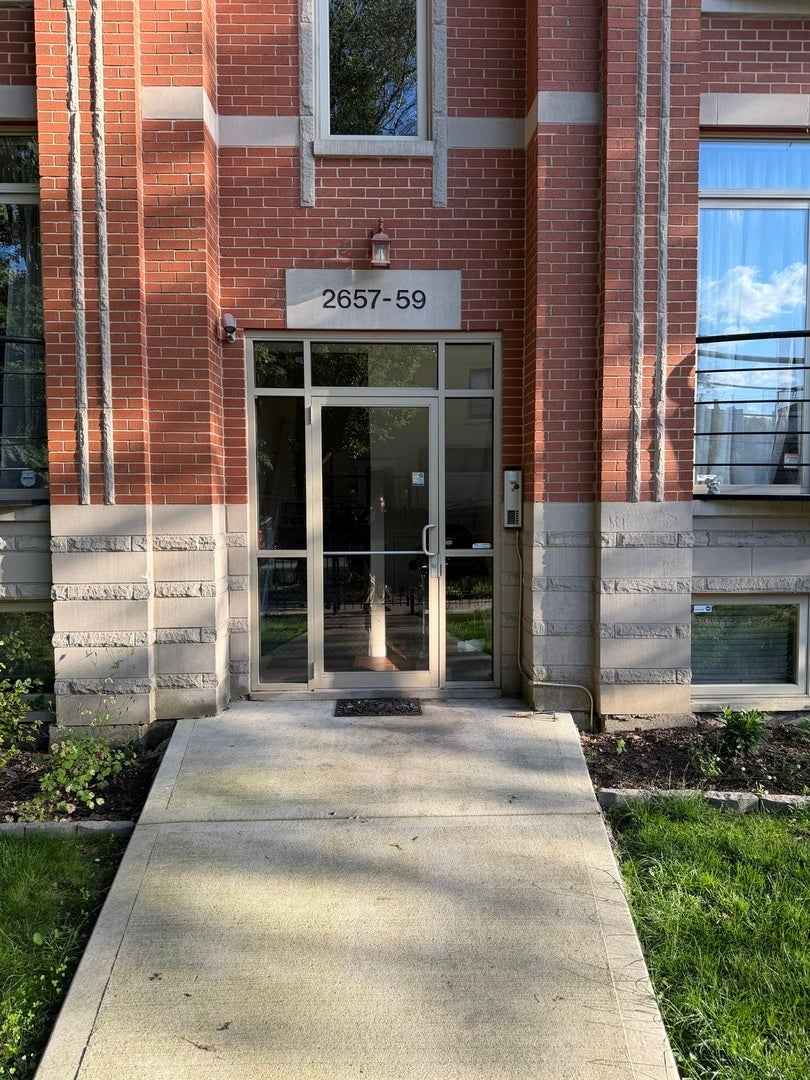 2657 W Thomas Street 2E
