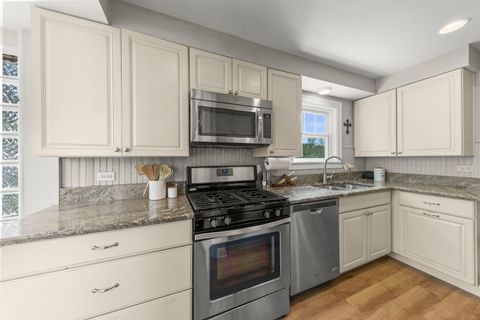 Tiny photo for 919 N President Street, Wheaton, IL 60187 (MLS # 12612138)