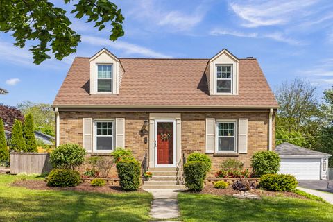 Photo of 919 N President Street, Wheaton, IL 60187 (MLS # 12612138)