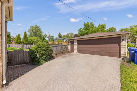 Tiny photo for 919 N President Street, Wheaton, IL 60187 (MLS # 12612138)