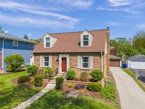 Tiny photo for 919 N President Street, Wheaton, IL 60187 (MLS # 12612138)
