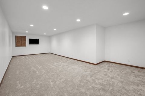 Tiny photo for 1338 W 61st Street, Davenport, IA 52806 (MLS # 12598673)