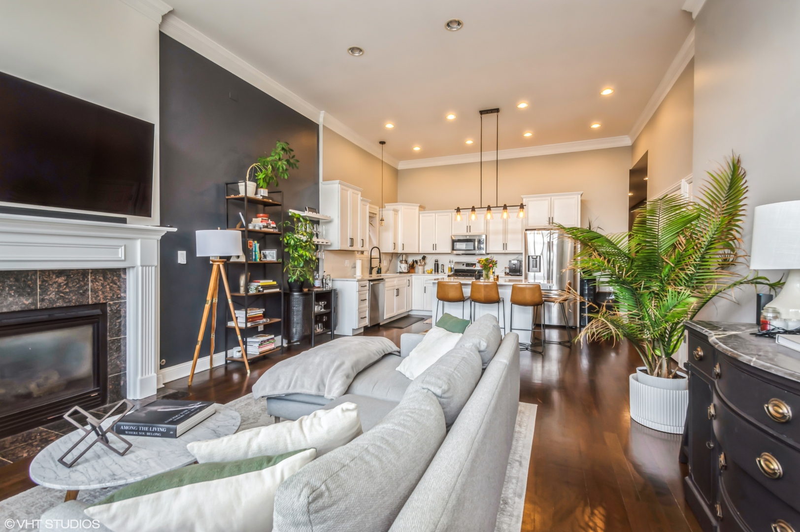 2250 W Belmont Avenue 4W