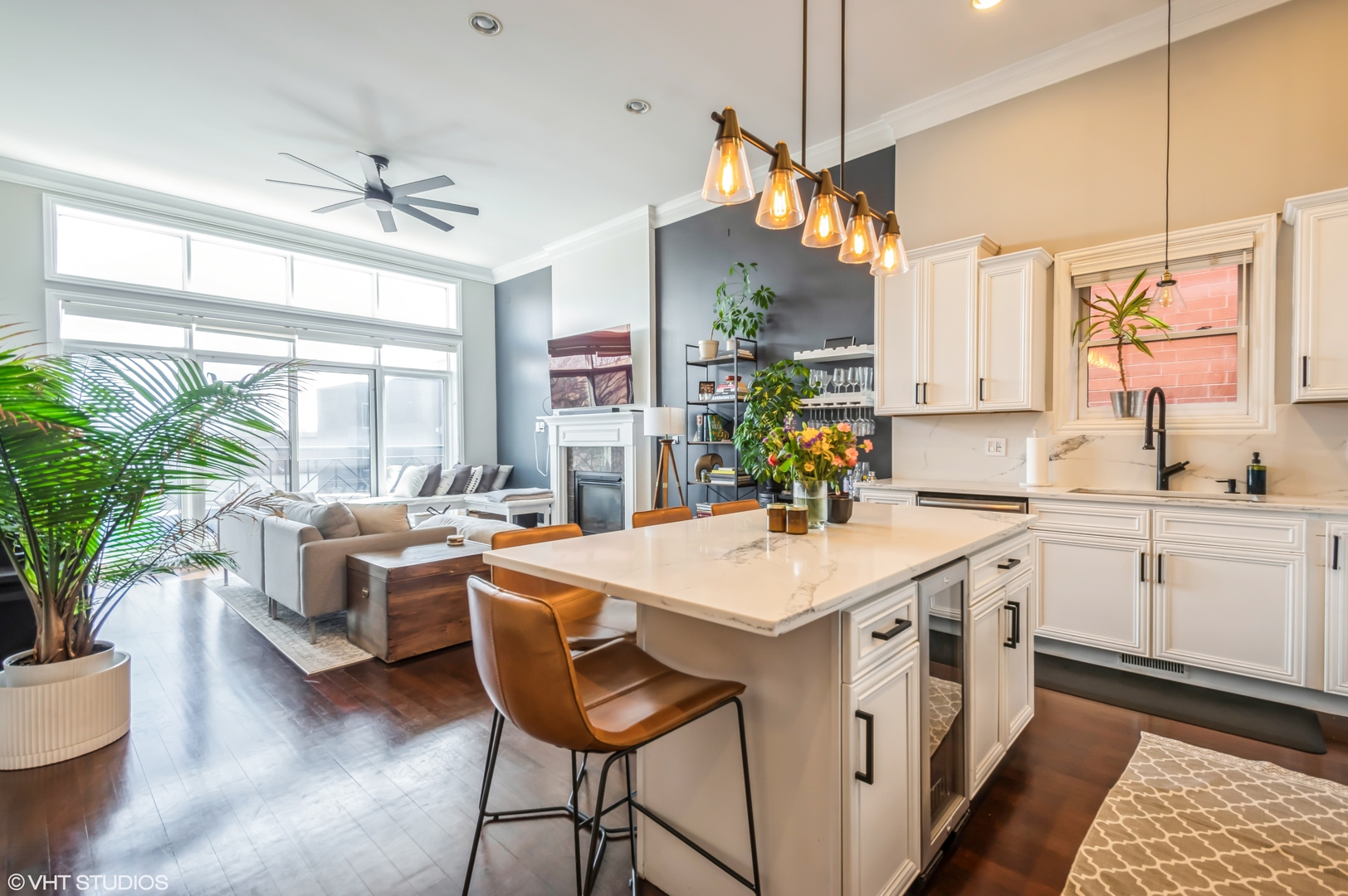 2250 W Belmont Avenue 4W