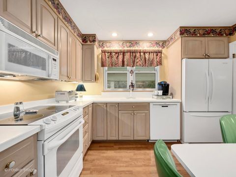 Tiny photo for 821 N Catherine Avenue, La Grange Park, IL 60526 (MLS # 12581772)