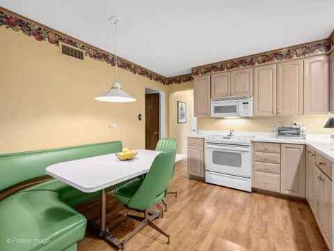 Tiny photo for 821 N Catherine Avenue, La Grange Park, IL 60526 (MLS # 12581772)
