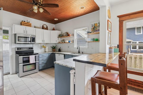 Tiny photo for 1104 W Washington Street, Champaign, IL 61821 (MLS # 12758631)