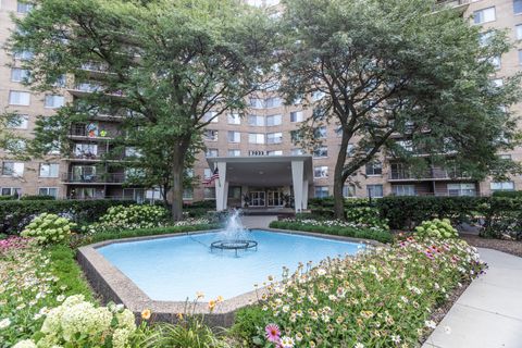 Tiny photo for 7033 N Kedzie Avenue #401, Chicago, IL 60645 (MLS # 12503535)