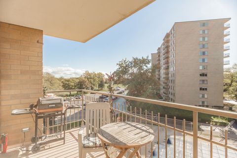 Tiny photo for 7033 N Kedzie Avenue #401, Chicago, IL 60645 (MLS # 12503535)