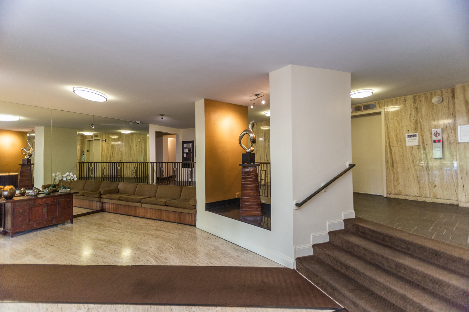 7033 N Kedzie Avenue 401