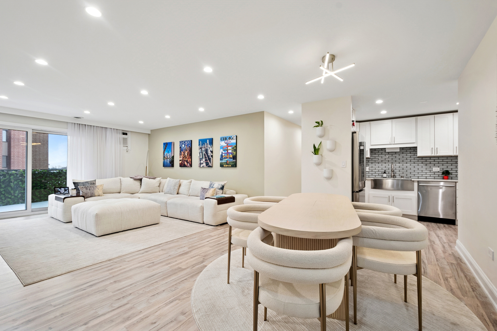 5506 N Lincoln Avenue 415