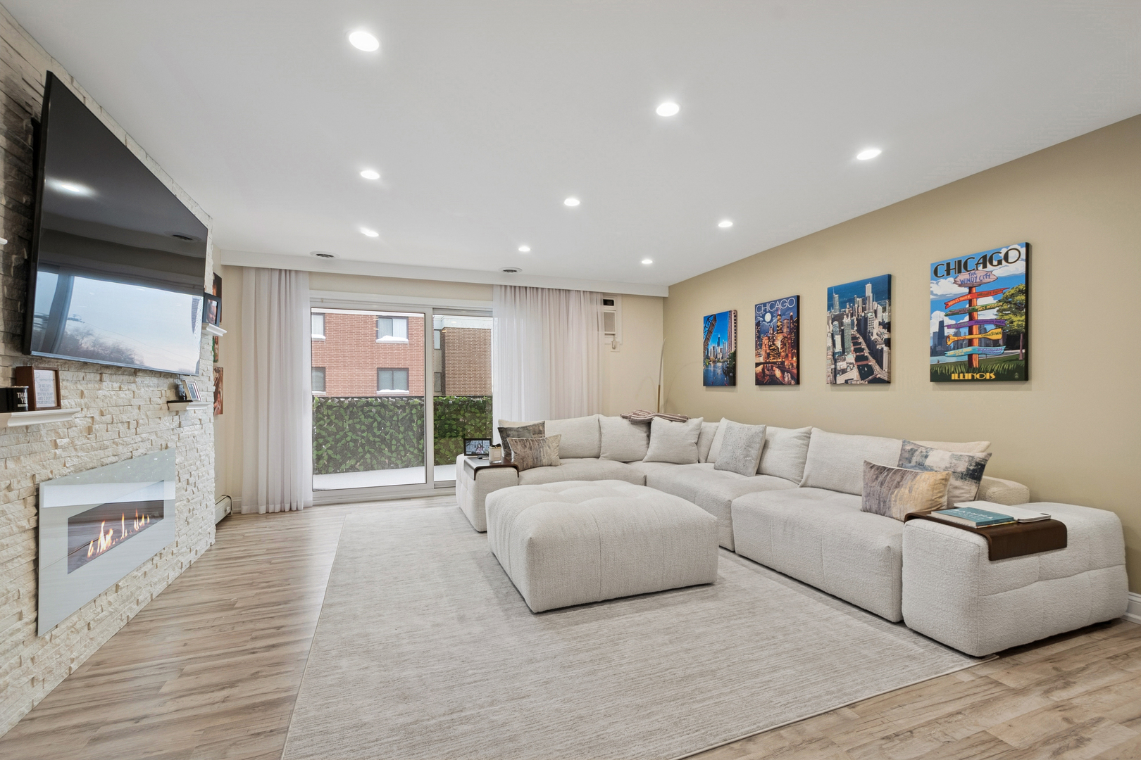 5506 N Lincoln Avenue 415