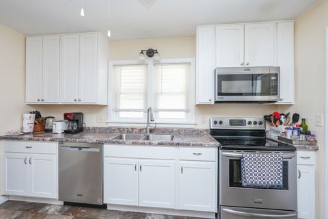 Tiny photo for 335 E Oak Street, Watseka, IL 60970 (MLS # 12566027)