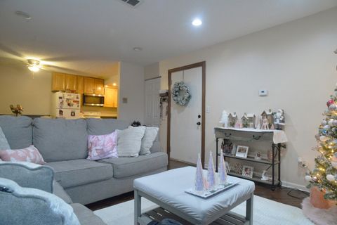 Tiny photo for 1434 Carol Court #1B, Palatine, IL 60074 (MLS # 12530793)