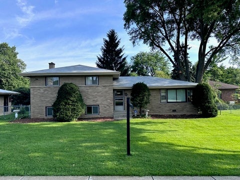 Photo of 1030 W Kenilworth Avenue, Palatine, IL 60067 (MLS # 12700414)