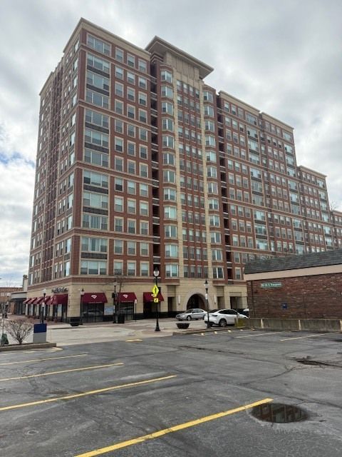 77 S Evergreen Avenue 801 Arlington Heights IL 60005