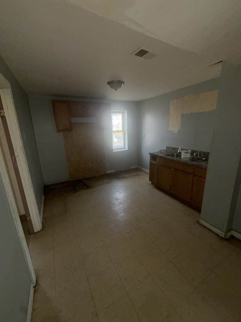 7340 S Maryland Avenue