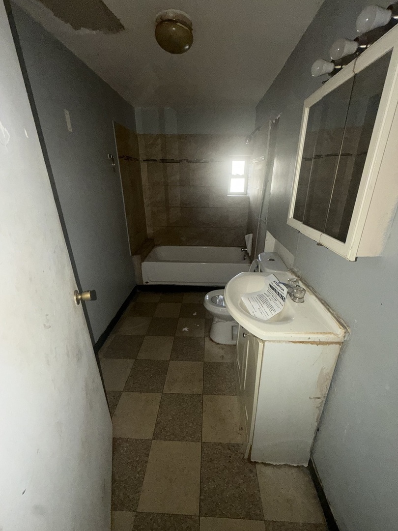 7340 S Maryland Avenue