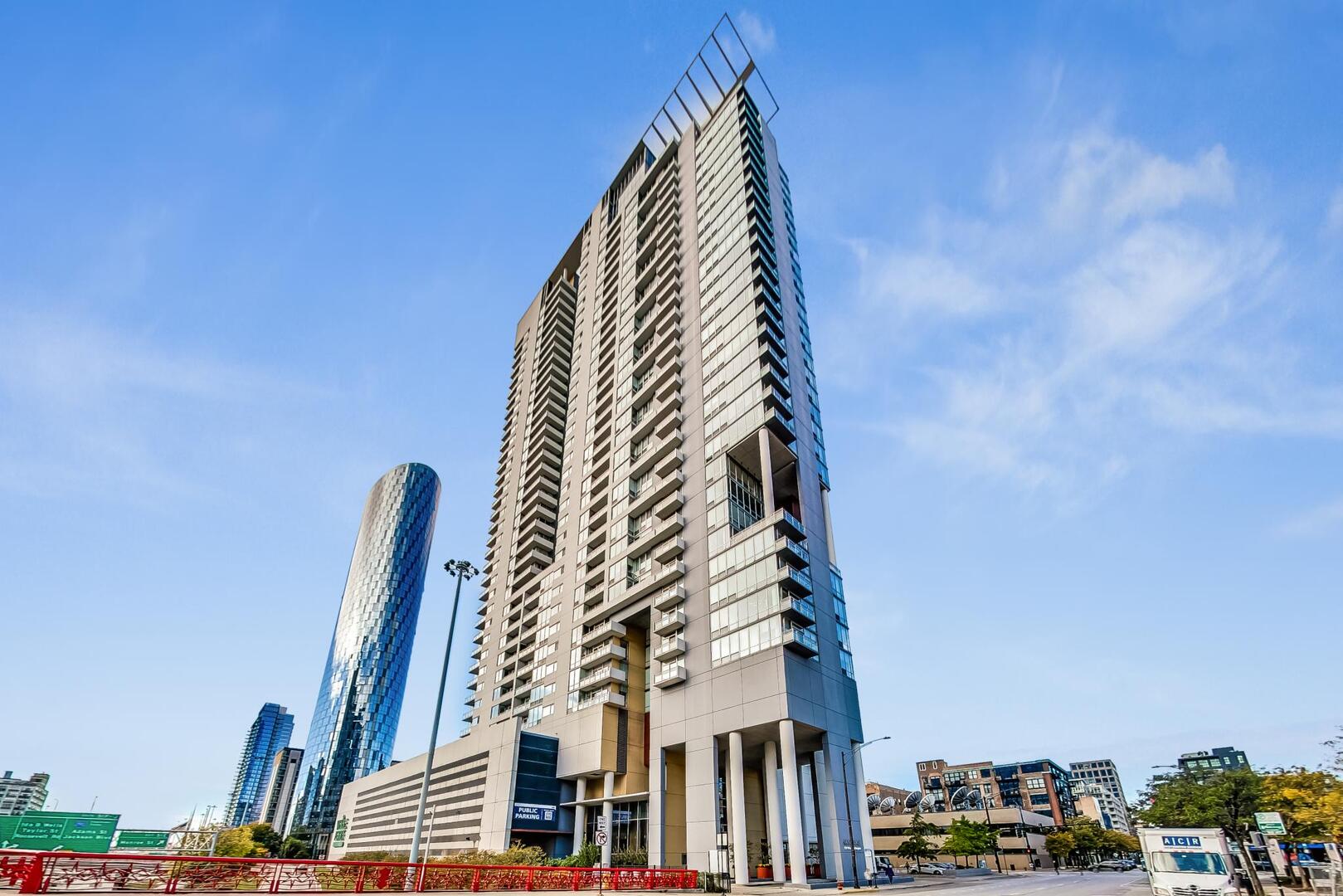 737 W Washington Boulevard 3110