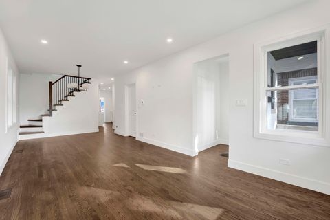 Tiny photo for 5844 W Leland Avenue, Chicago, IL 60630 (MLS # 12506870)